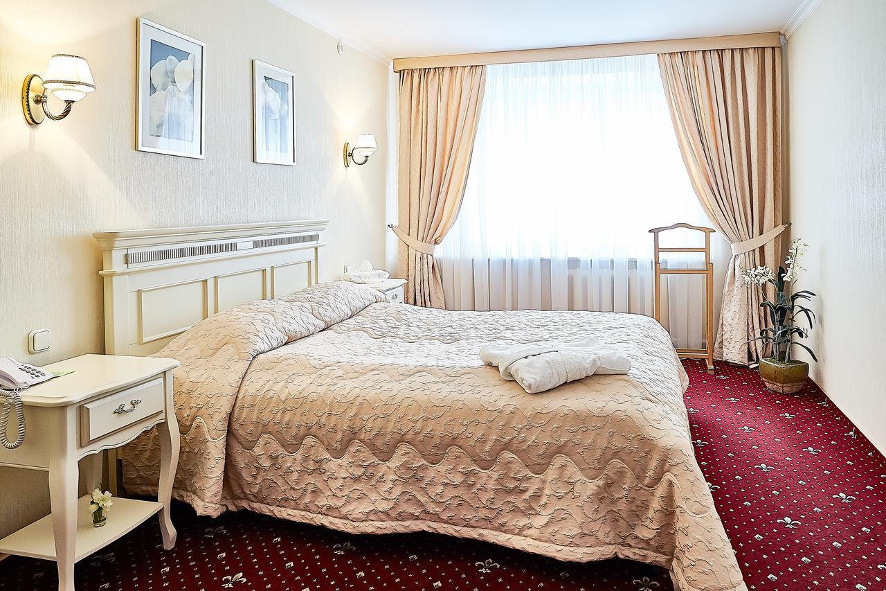 Hotel Nadezhda Dnipro Esterno foto